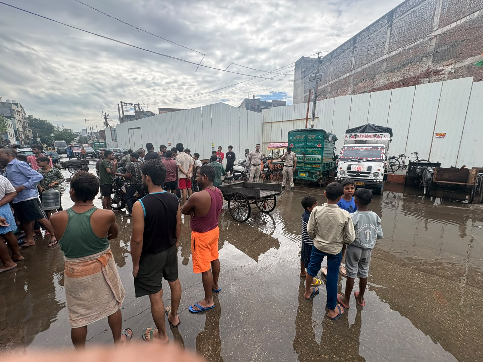 crowed on wazirpur