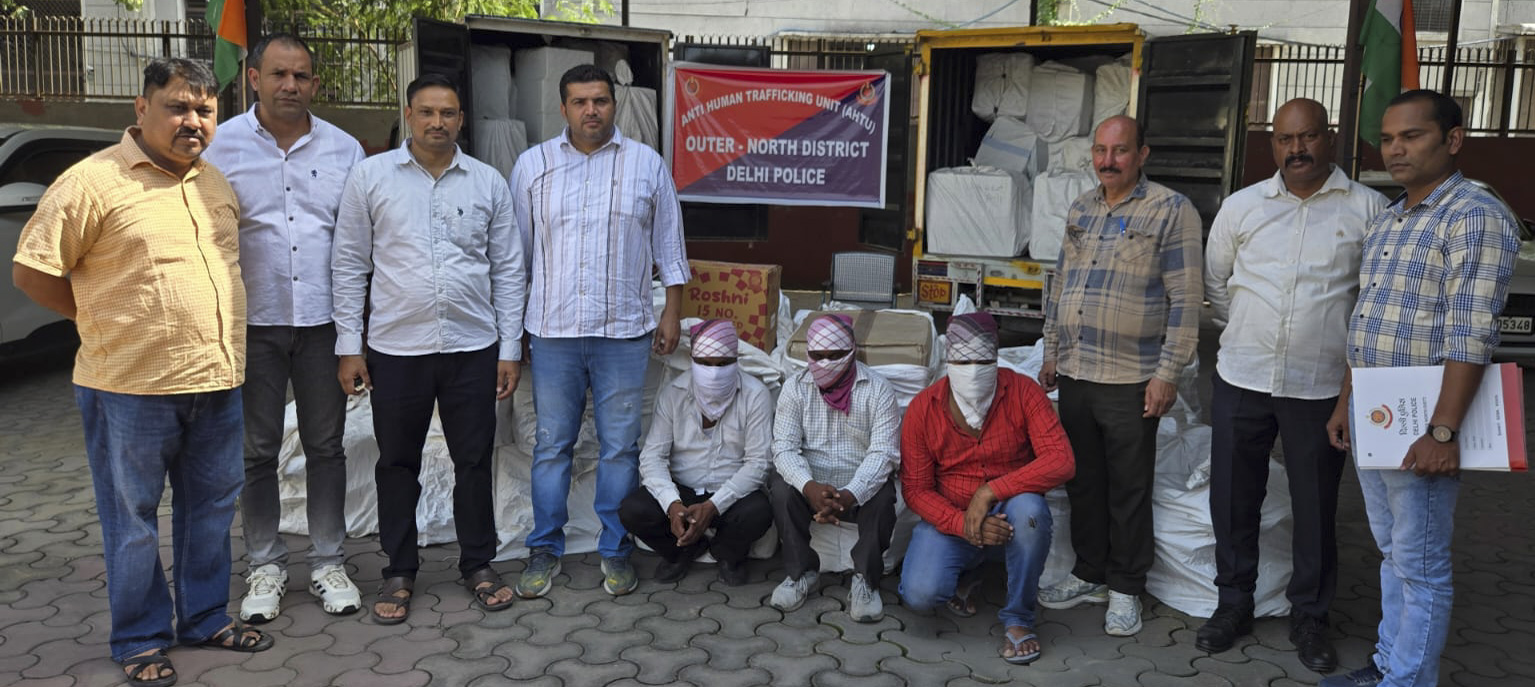 Outer North Delhi | त्योहारों से पहले दिल्ली में 2,101 किलो अवैध पटाखे बरामद, 3 आरोपी गिरफ्तार