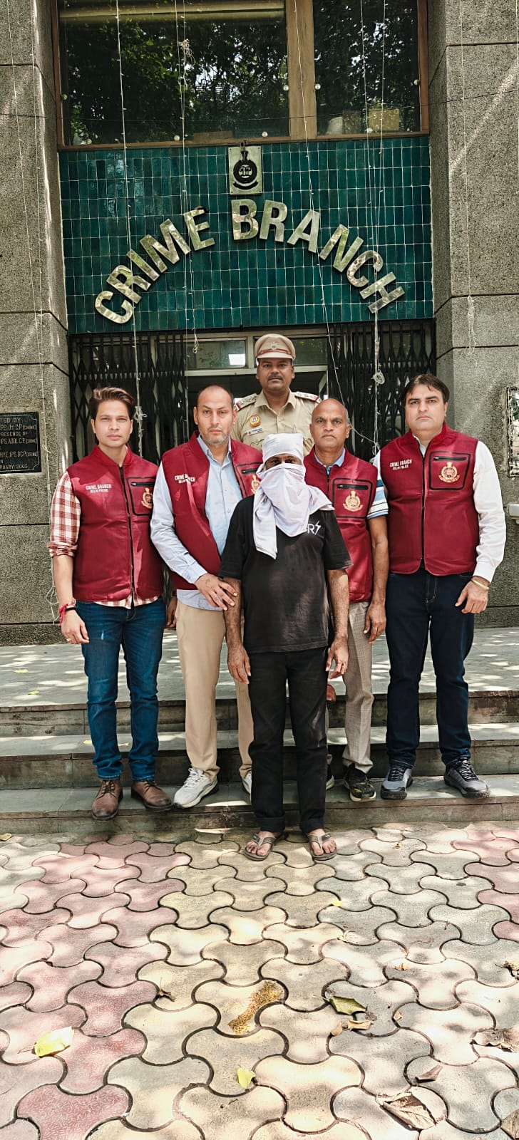 करोड़ो की धोखाधड़ी में फरार चल रहा 50 हजार का इनामी भगोड़ा आरोपी गिरफ्तार, तिहाड़ के रिटायर्ड फार्मासिस्ट को बनाया था ठगी का शिकार