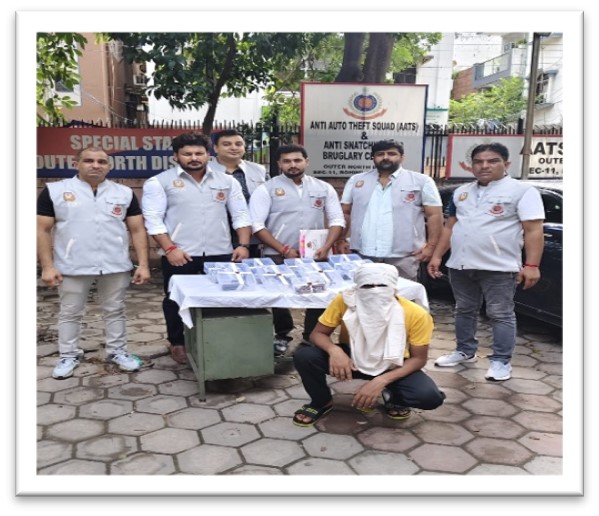 दिल्ली पुलिस की टीम