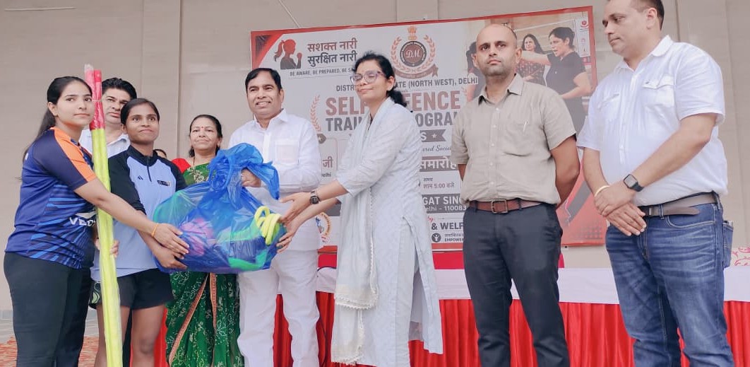 महिला आत्मरक्षा कार्यक्रम से छात्राओं में बढ़ता है आत्मविश्वास : सांसद योगेंद्र चंदोलिया