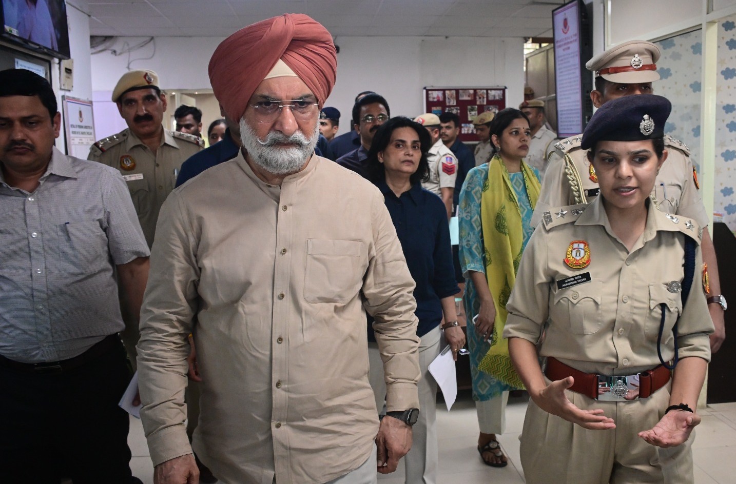 उपराज्यपाल की अनूठी पहल: थाने में पहुंचकर की जनसुनवाई, पुलिस-जनता के रिश्ते और संस्थागत सुधारों पर जोर