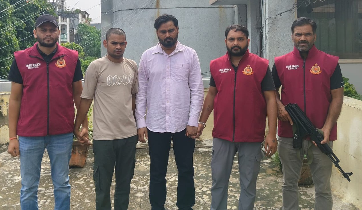 दिल्ली पुलिस क्राइम ब्रांच की मुठभेड़ के बाद बंबीहा व नंदू गैंग को हथियार मुहैया करवाने वाले आरोपी को धर दबोचा